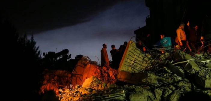 Un superviviente del terremoto en Turquía: “El temblor iba creciendo y parecía que no se iba a acabar nunca”