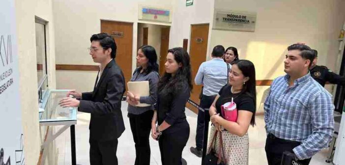 Estudiantes presentan iniciativa de ley