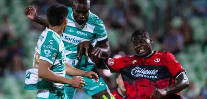 Santos vence 1-0 a los Xolos en el tiempo añadido y de emociones