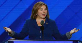 Linda Sánchez es la congresista demócrata del condado de Orange que más defiende a migrantes