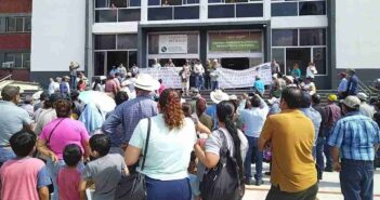 Campesinos protestan en el Palacio Federal