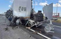 Chocan tres tráileres en la carretera Reynosa-Monterrey